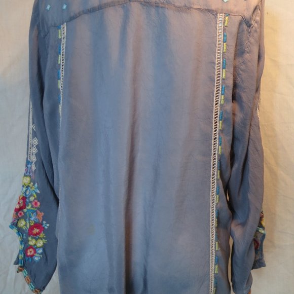 Johnny Was embroidered blouse - Picture 3 of 5